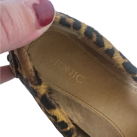 Vionic Leopard Pattern Flats - Picture 7 of 8